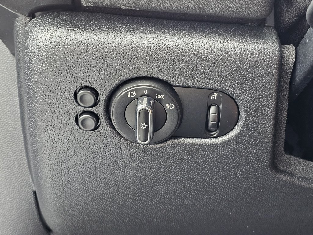 Used 2019 MINI Cooper 4-Door Hardtop w/ Signature Upholstery Package FWD image 23
