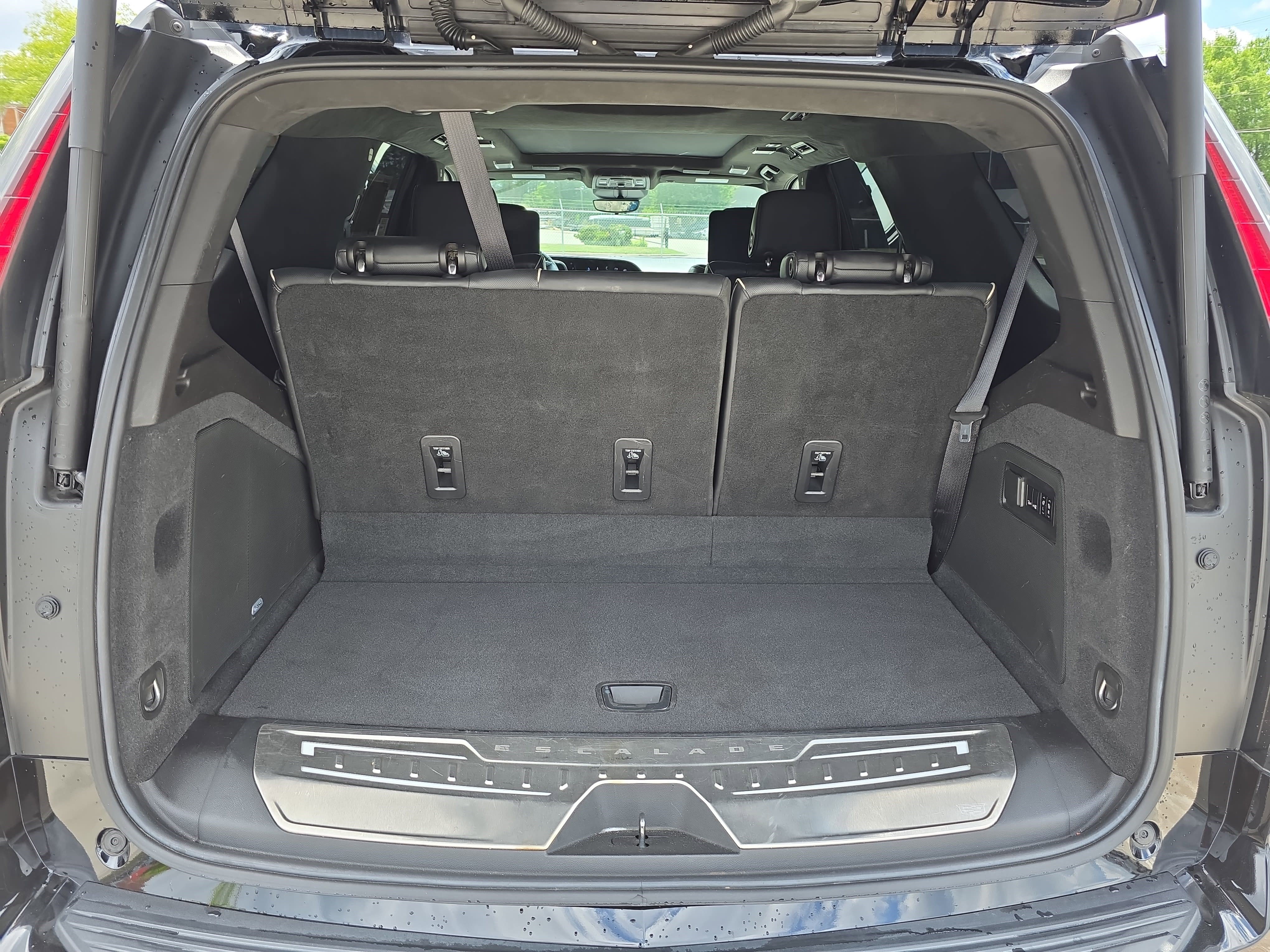 Used 2021 Cadillac Escalade Sport Platinum AWD/4WD image 13