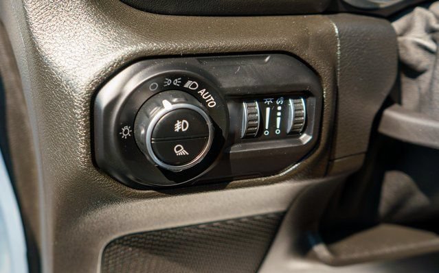 Used 2021 Jeep Gladiator Overland w/ Uconnect 4C Nav & Sound Group AWD/4WD image 18