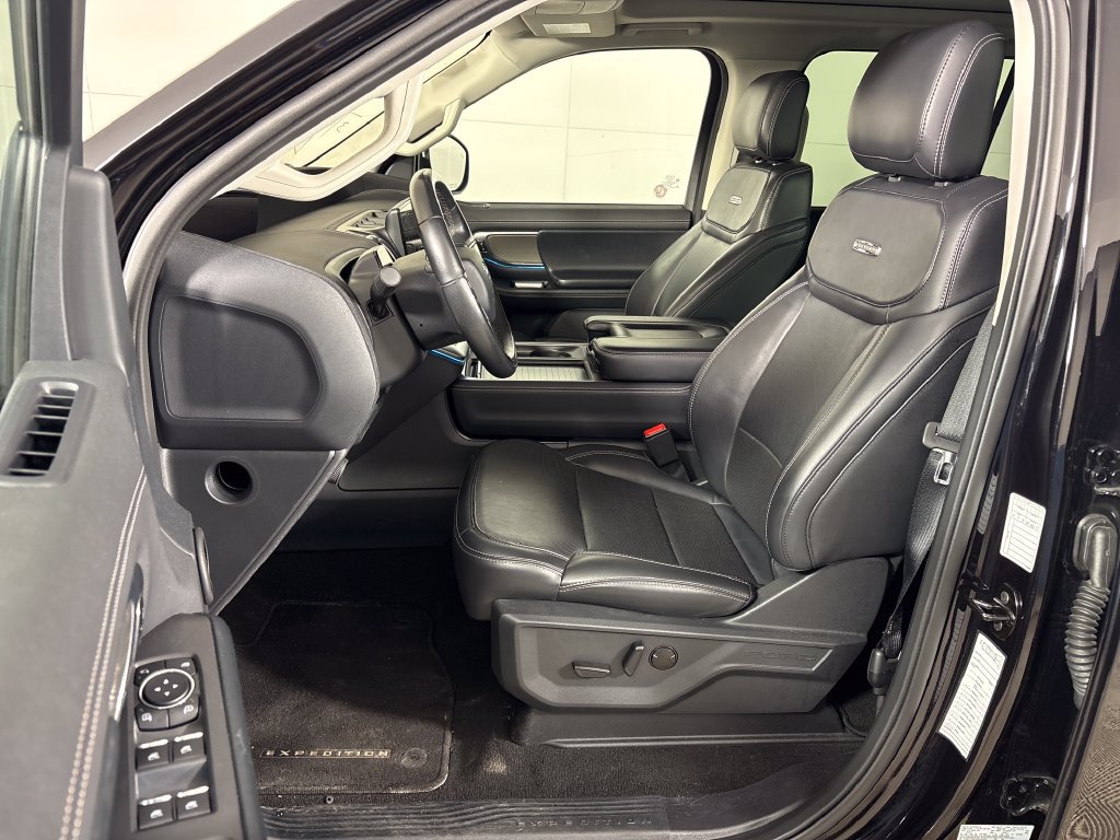 Certified 2025 Ford Expedition Platinum AWD/4WD image 30