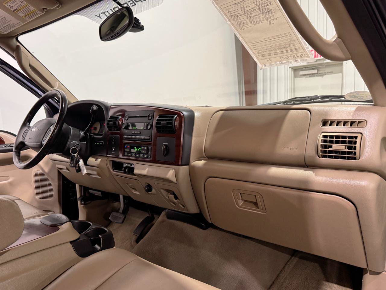 Used 2005 Ford F350 Lariat RWD image 10