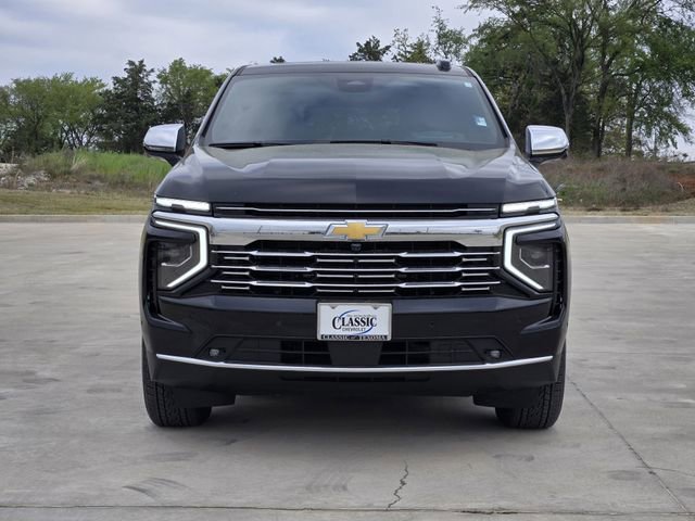Used 2025 Chevrolet Suburban Premier RWD image 3