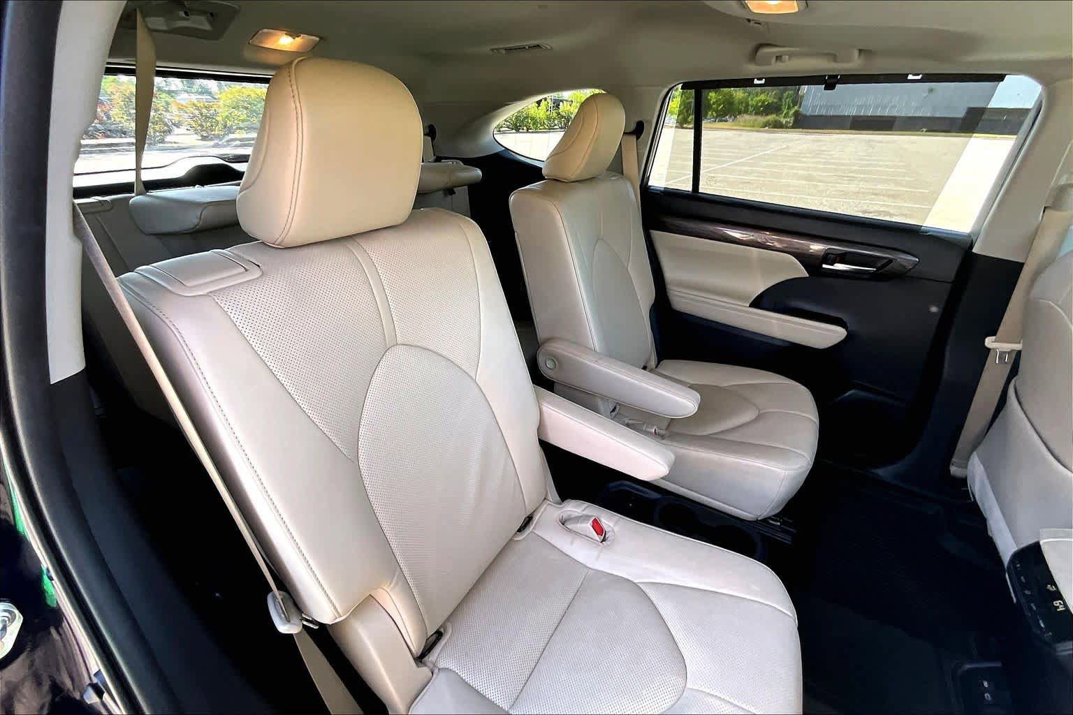 Used 2023 Toyota Highlander Limited FWD image 30