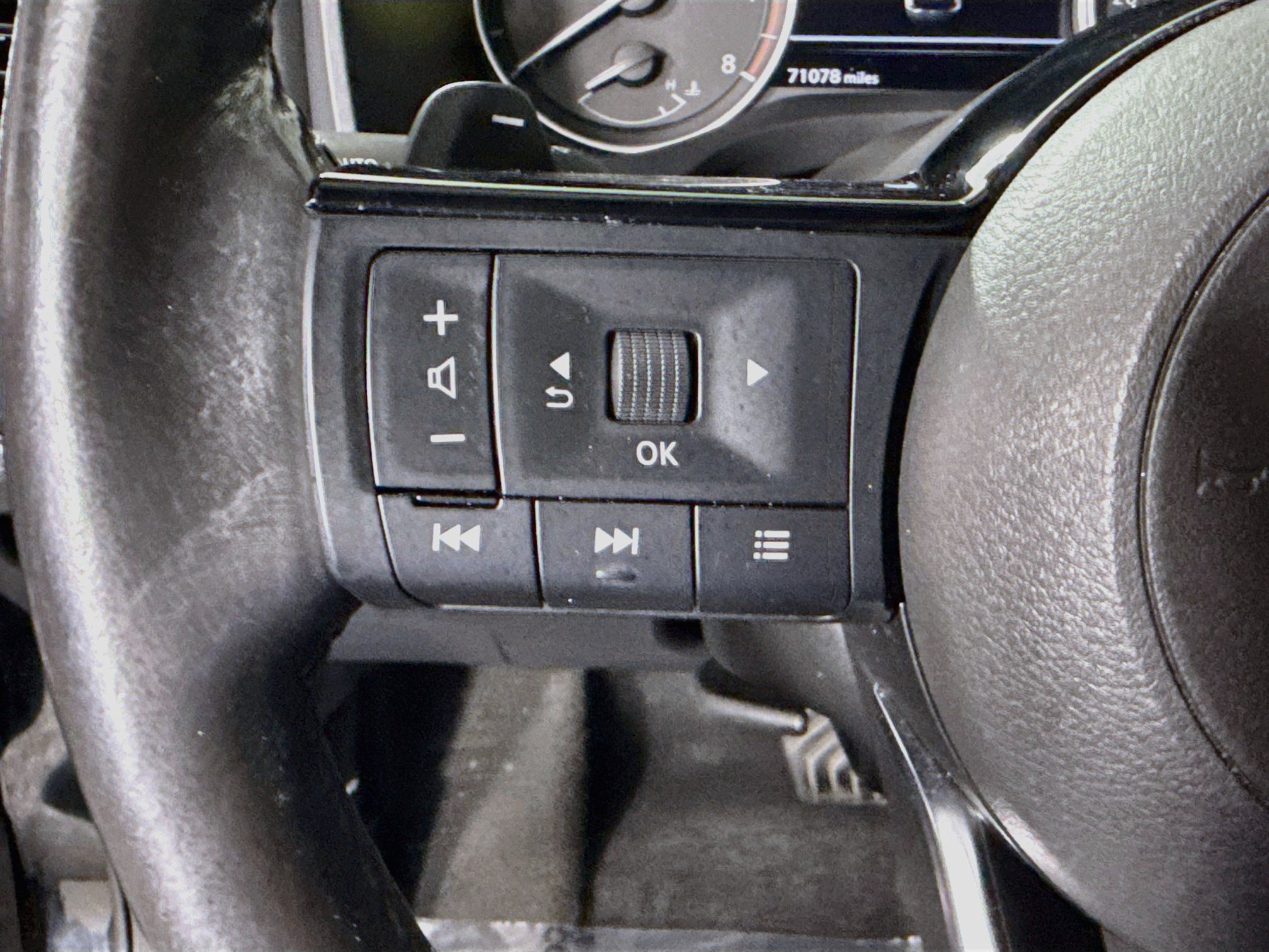 Used 2021 Nissan Rogue SV w/ Premium Package FWD image 14