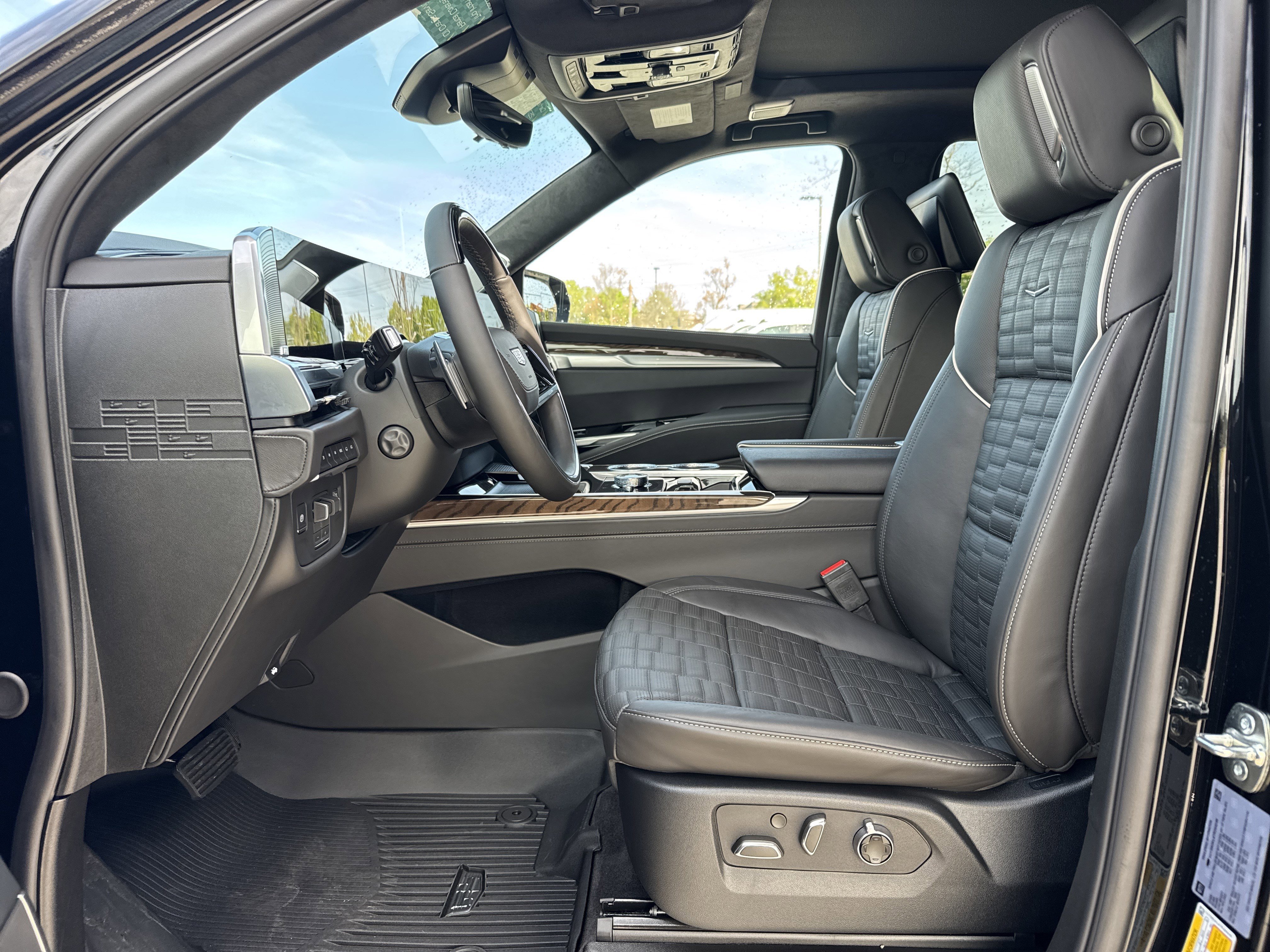 Used 2026 Cadillac Escalade Platinum Sport w/ LPO, ONYX Package image 17