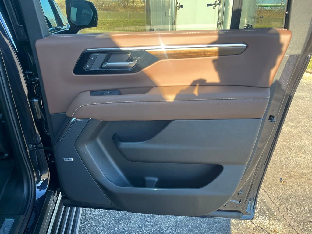 New 2026 Chevrolet Suburban High Country image 29