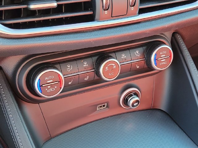 Used 2024 Alfa Romeo Stelvio Veloce AWD/4WD image 28