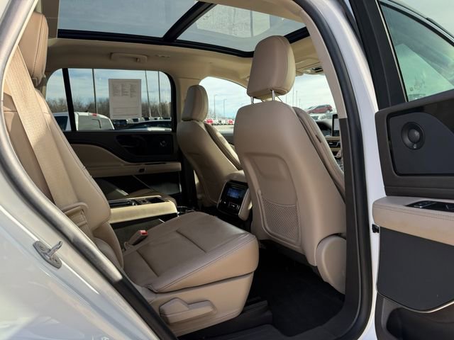 Used 2023 Lincoln Aviator Grand Touring w/ Equipment Group 301A AWD/4WD image 10