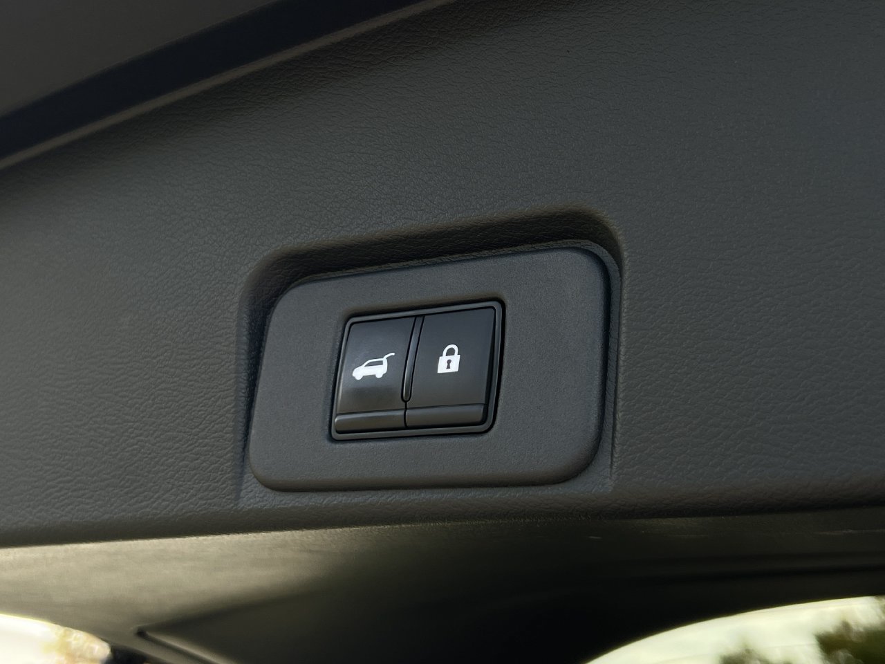 Used 2024 Nissan Rogue Platinum FWD image 23