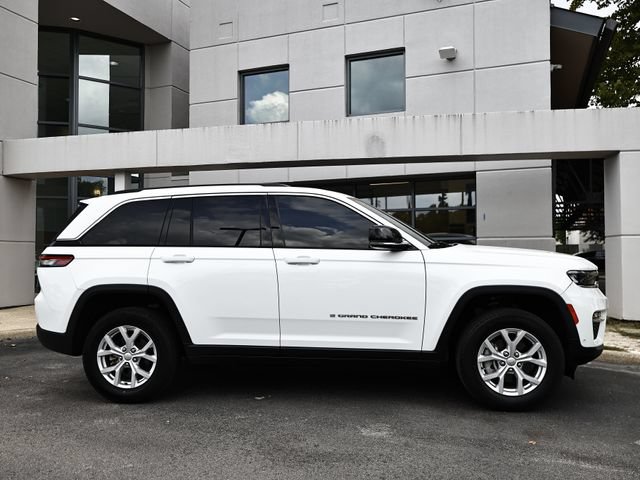Used 2023 Jeep Grand Cherokee Limited w/ Luxury Tech Group II AWD/4WD image 4