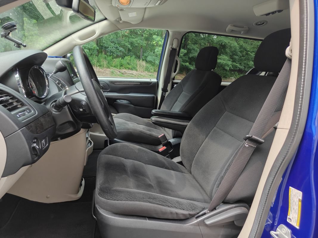 Used 2019 Dodge Grand Caravan SE w/ UConnect Hands-Free Group FWD image 17
