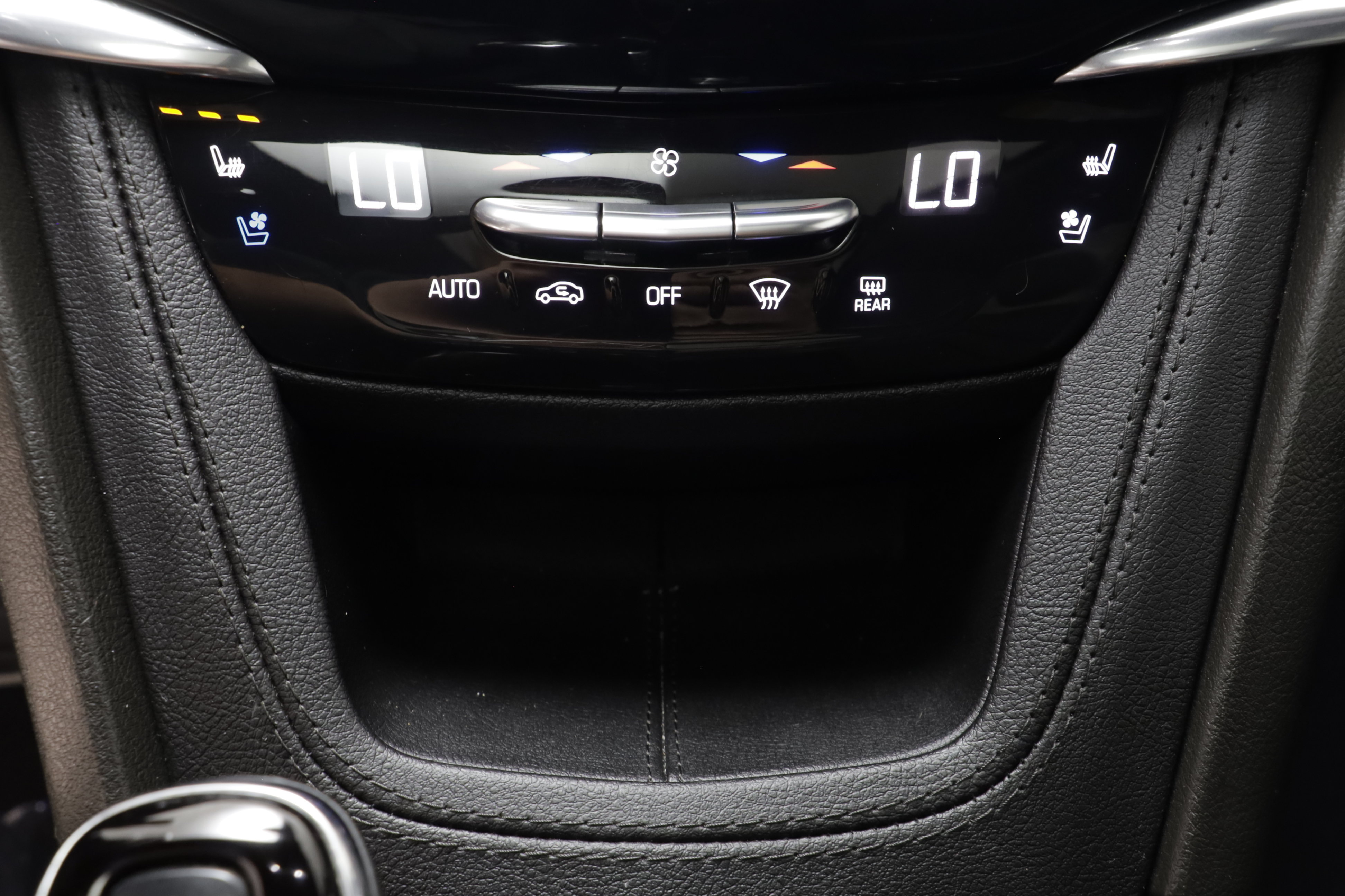 Used 2023 Cadillac XT6 Sport w/ Technology Package AWD/4WD image 13