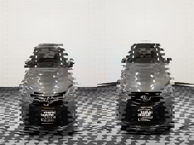 Used 2015 Toyota Camry image 3