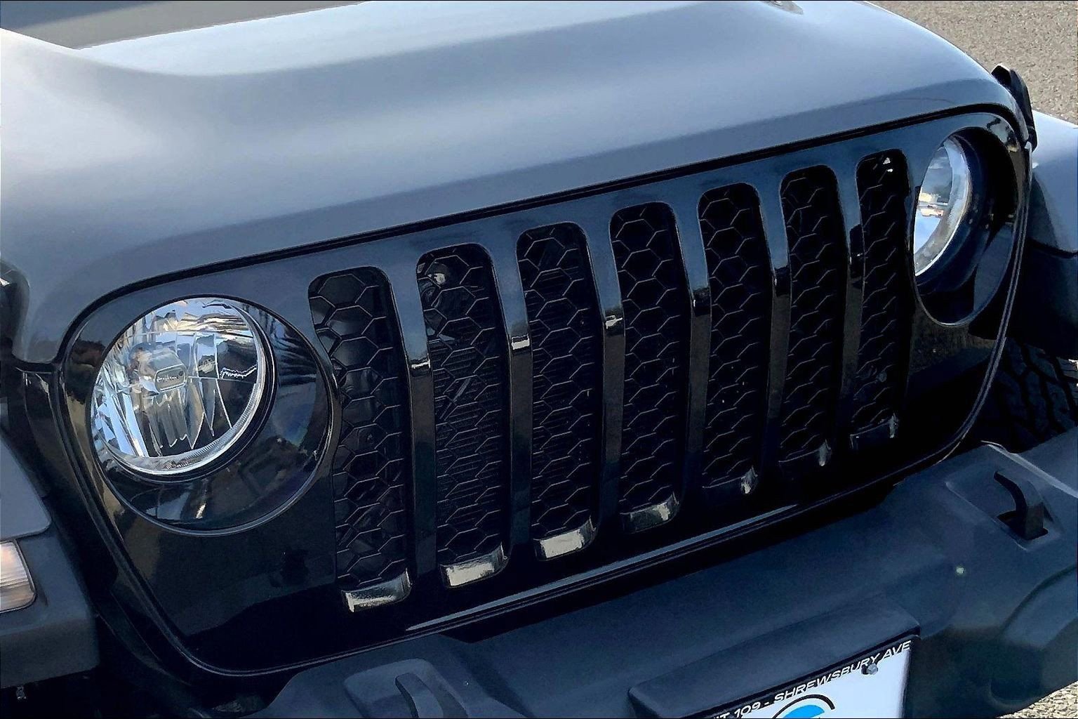 Certified 2023 Jeep Gladiator Willys image 28