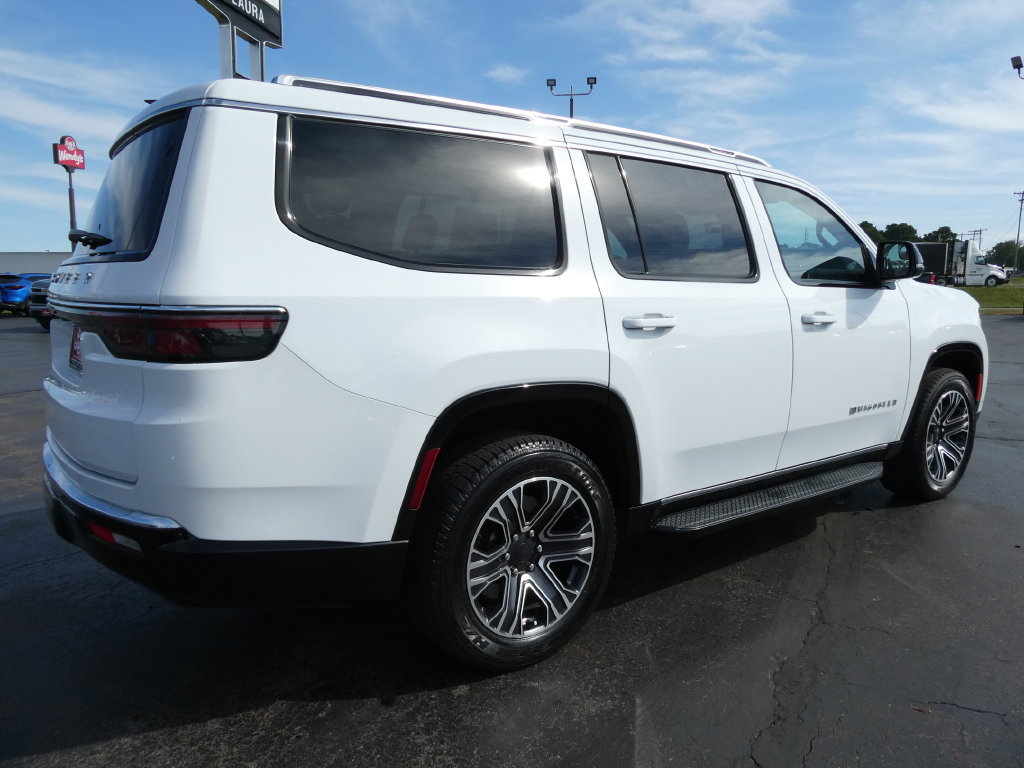Used 2023 Jeep Wagoneer 4WD w/ Premium Group I image 5