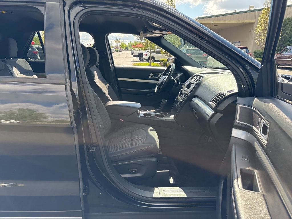 Used 2017 Ford Explorer XLT FWD image 41