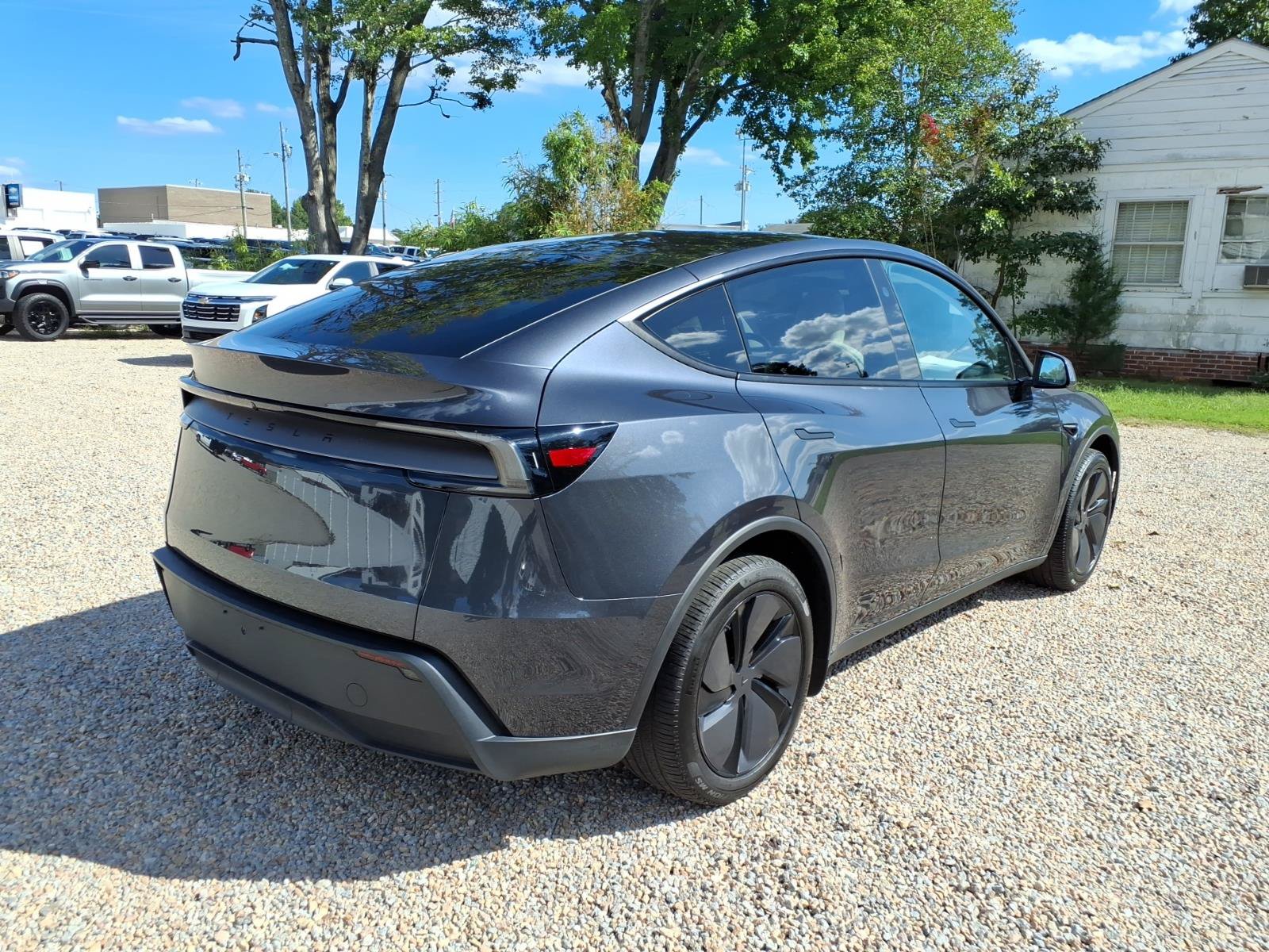 Used 2026 Tesla Model Y 2WD image 7