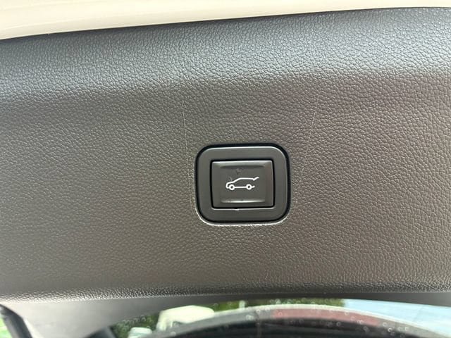 Used 2022 Buick Enclave Essence w/ Experience Buick Package AWD/4WD image 7