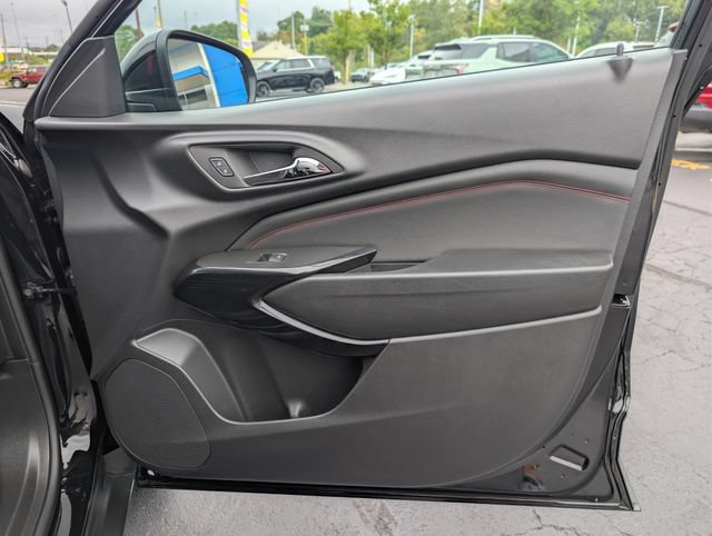 Used 2024 Chevrolet Trax RS w/ Sunroof Package FWD image 13