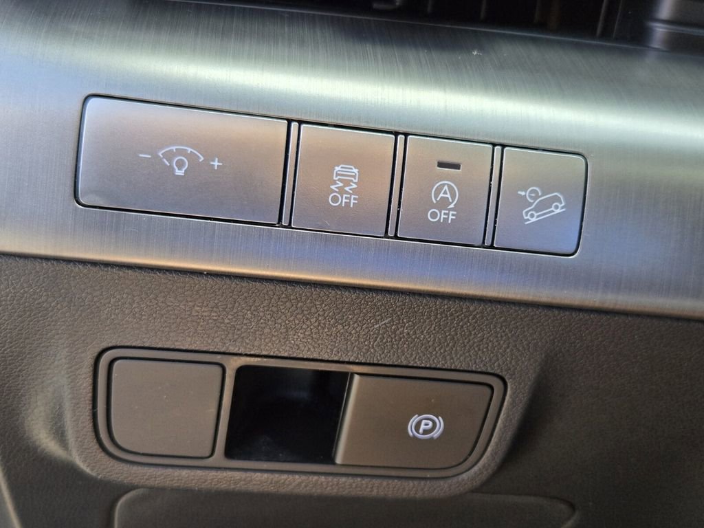 Certified 2024 Hyundai Kona SE image 30