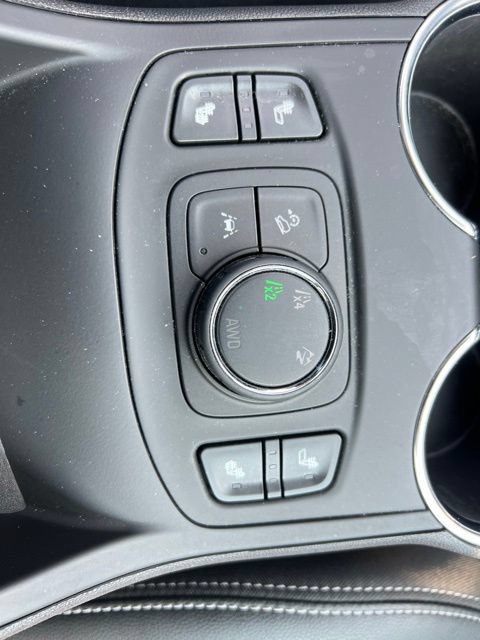 Used 2023 GMC Terrain SLT w/ LPO, Floor Liner Package AWD/4WD image 36
