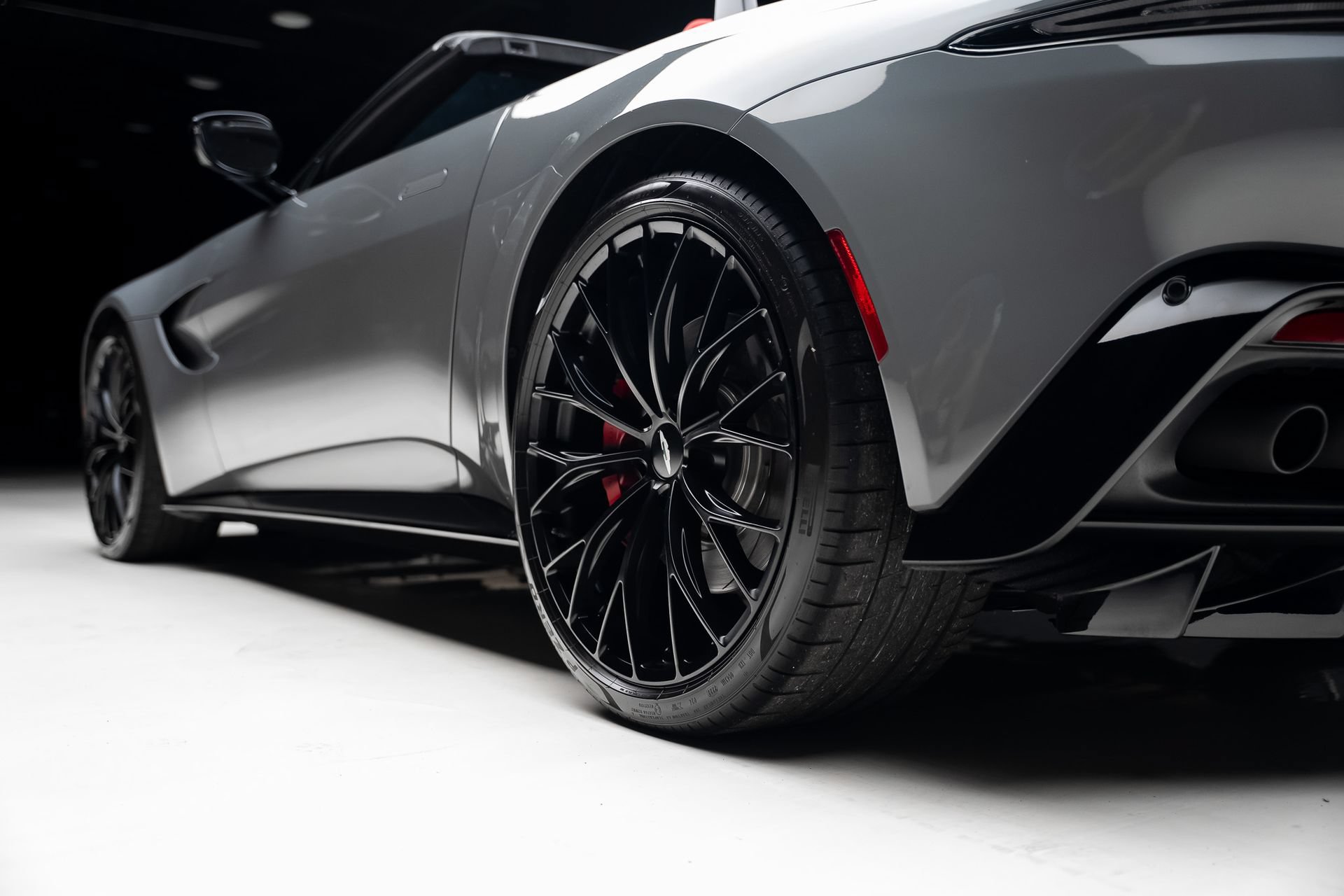 Used 2023 Aston Martin V8 Vantage Roadster RWD image 71