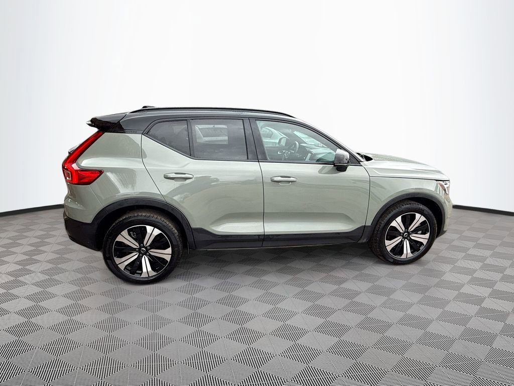 Used 2023 Volvo XC40 Recharge Plus image 5