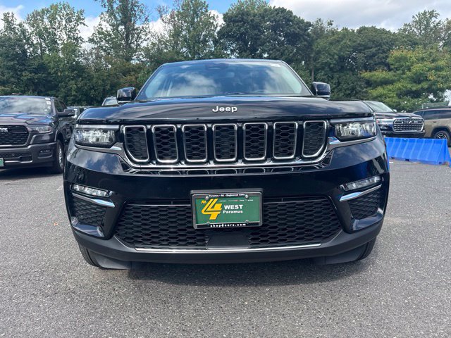 Used 2023 Jeep Grand Cherokee Limited AWD/4WD image 2