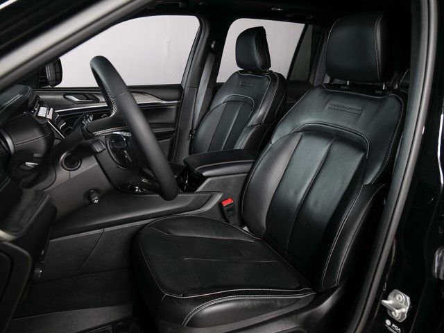 Used 2023 Jeep Grand Cherokee Overland image 5