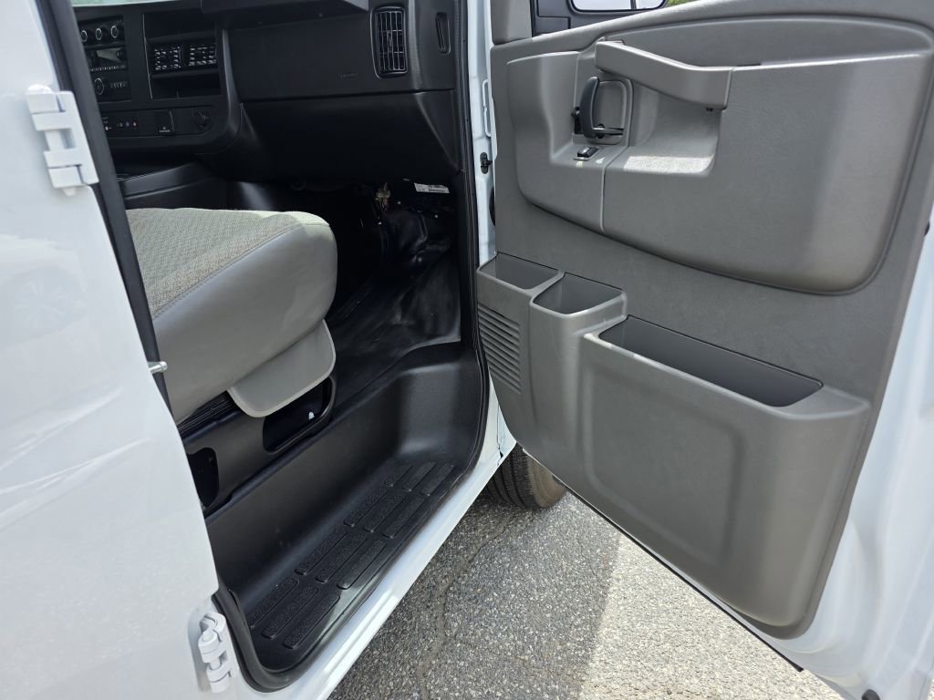 Used 2025 GMC Savana 2500 w/ Enhanced Convenience Package RWD image 22