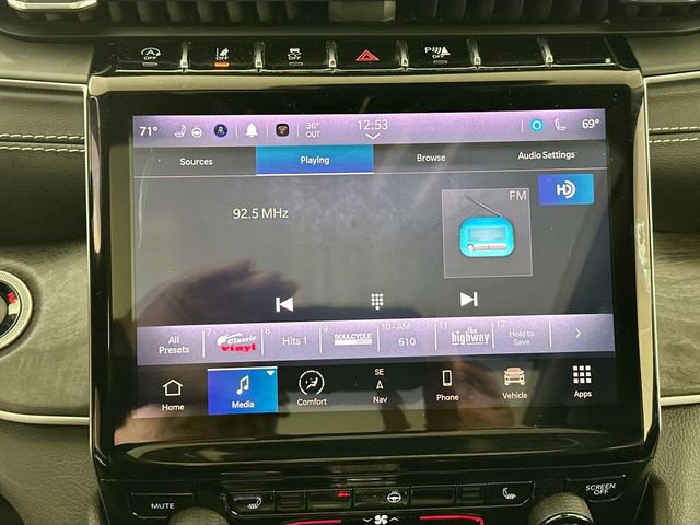 Used 2022 Jeep Grand Cherokee L Limited w/ Black Appearance Package image 13