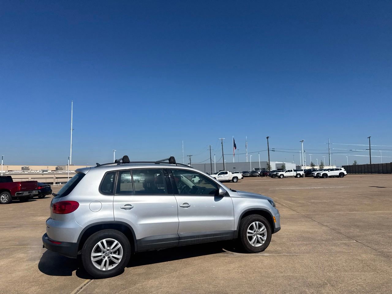 Used 2017 Volkswagen Tiguan S FWD image 24