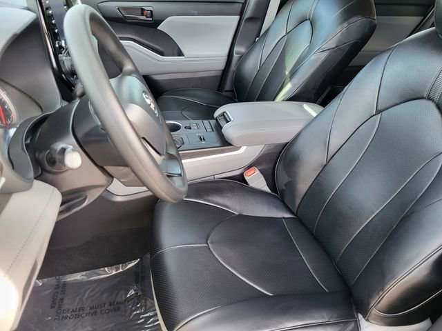 Used 2022 Toyota Highlander L image 3