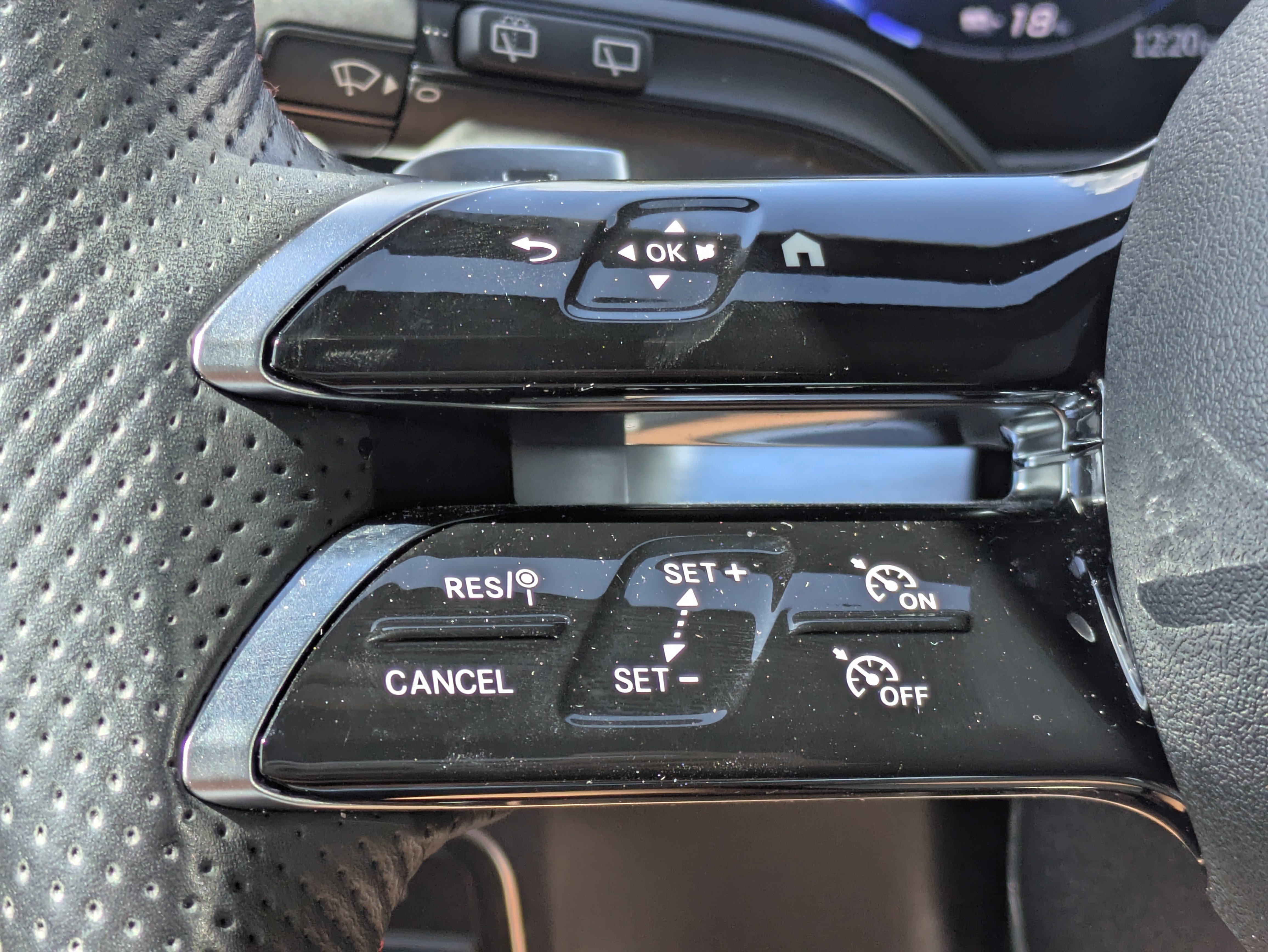 Used 2024 Mercedes-Benz EQB 350 4MATIC SUV image 24