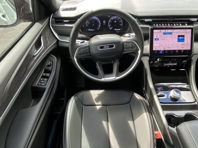 New 2025 Jeep Grand Cherokee L Limited w/ Luxury Tech Group II image 39