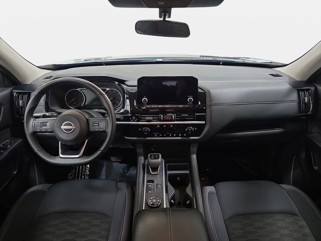 Used 2025 Nissan Pathfinder SV image 10