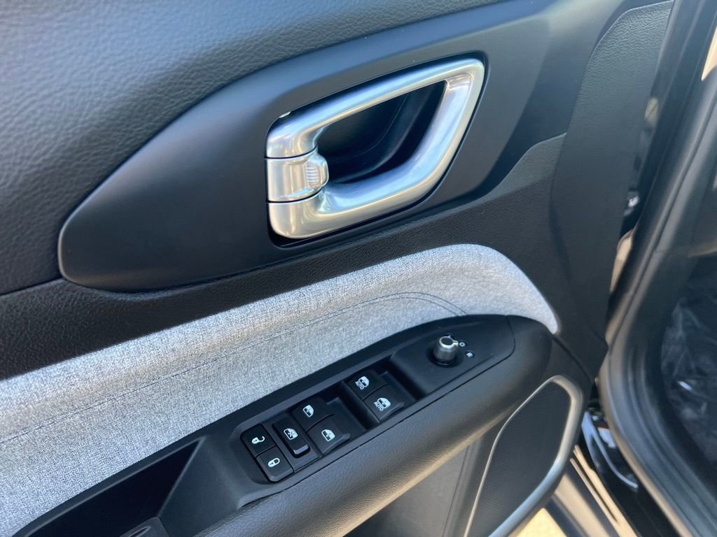 Used 2024 Jeep Compass Latitude w/ Convenience Group image 13