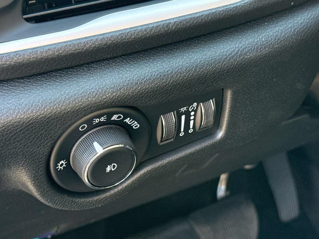 New 2026 Chrysler Pacifica Select FWD image 23
