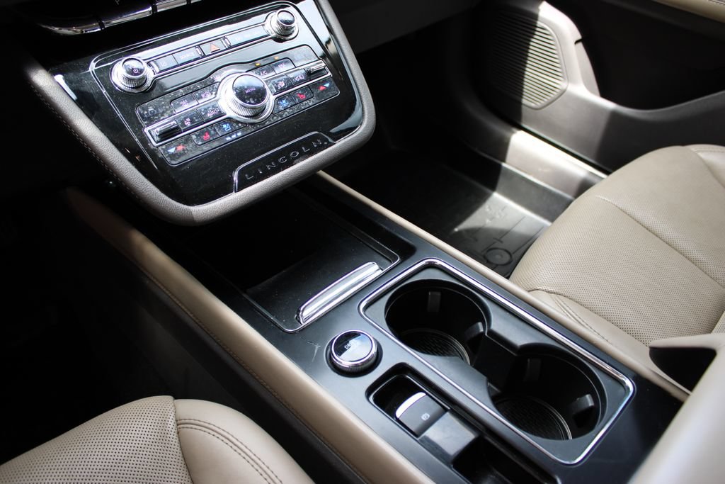 Used 2020 Lincoln Corsair AWD w/ Premium Package image 25