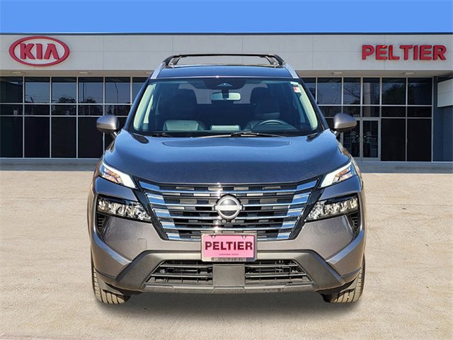 Used 2025 Nissan Rogue SV w/ SV Premium Package image 2