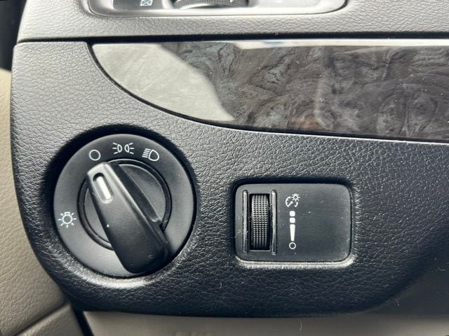 Used 2015 Dodge Grand Caravan SXT w/ UConnect Hands-Free Group FWD image 12