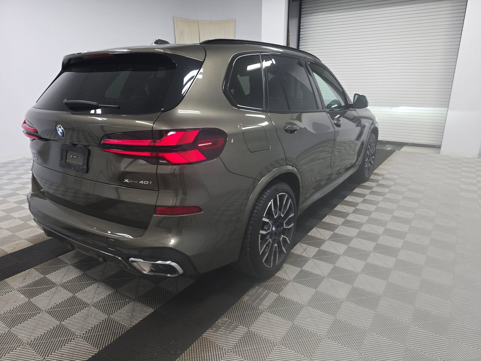Used 2024 BMW X5 xDrive40i w/ M Sport Package image 6