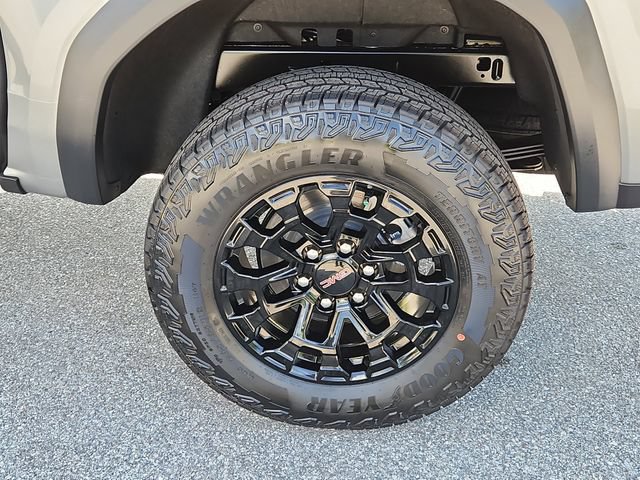 New 2026 GMC Canyon Elevation w/ LPO, Black Badging Package RWD image 7