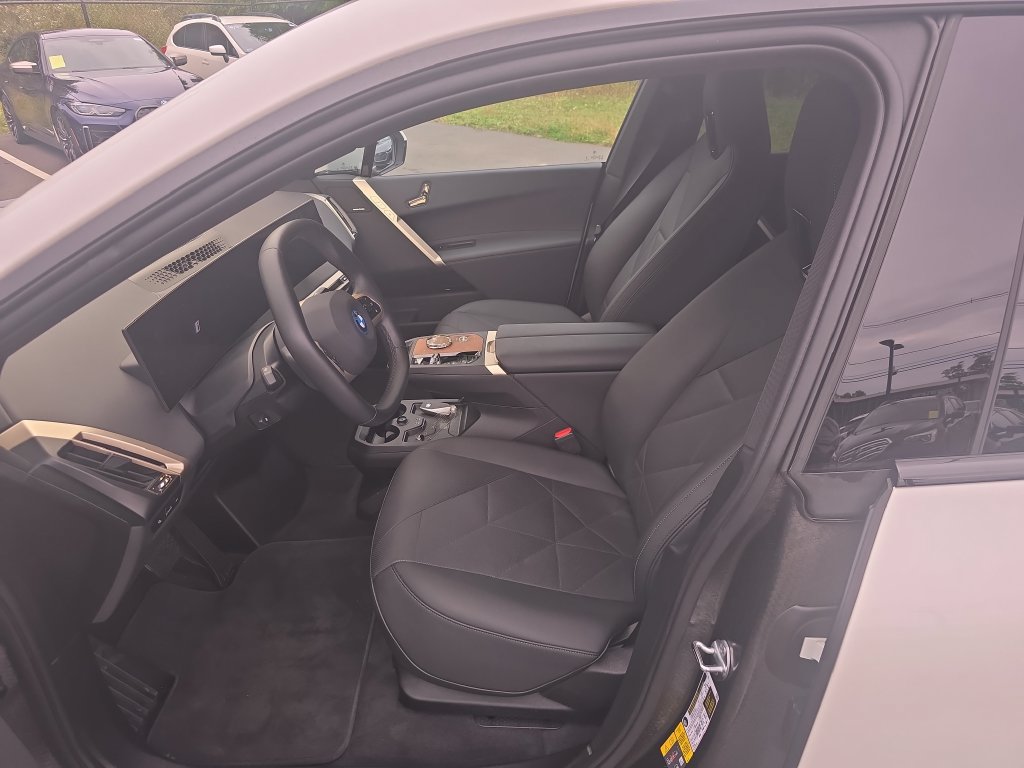 Used 2024 BMW iX xDrive50 AWD/4WD image 10