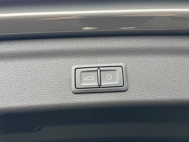 Certified 2025 Audi Q3 2.0T Premium w/ Convenience Package AWD/4WD image 13