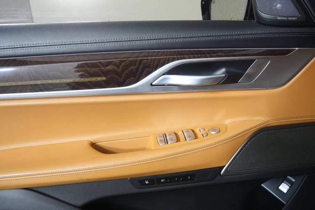 Used 2022 BMW 740i xDrive w/ M Sport Package AWD/4WD image 8