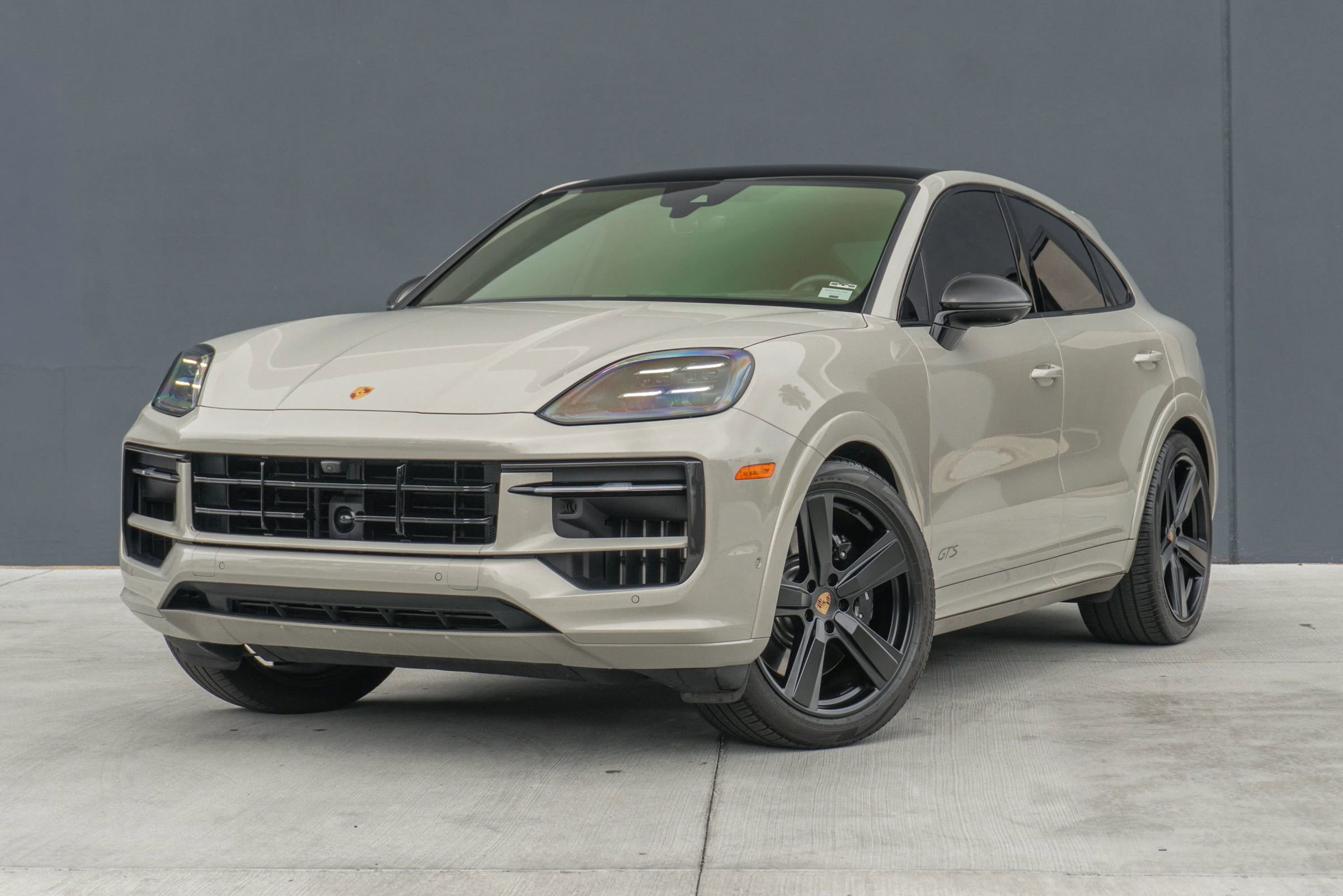 Used 2025 Porsche Cayenne GTS AWD/4WD image 3