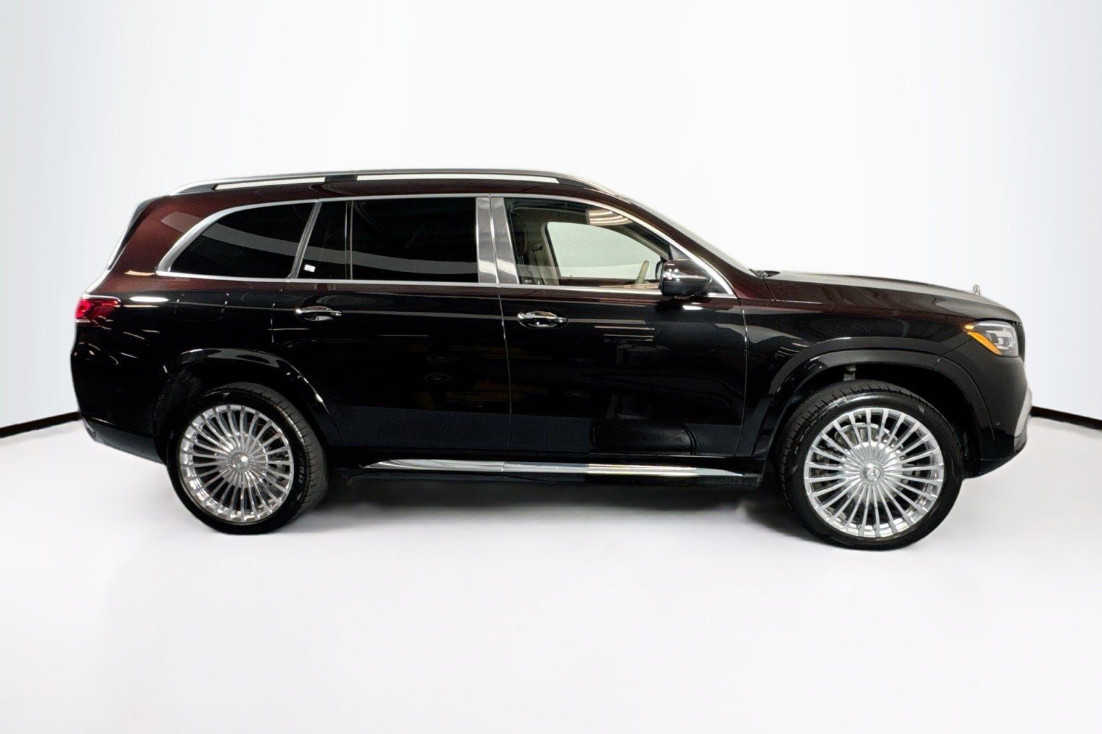 Used 2023 Mercedes-Benz Maybach GLS 600 4MATIC image 4