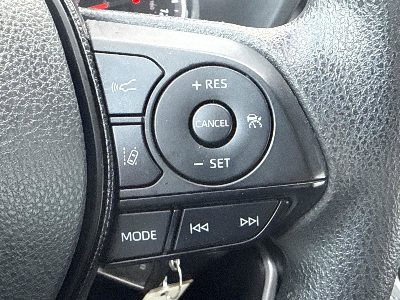 Used 2021 Toyota RAV4 LE image 16