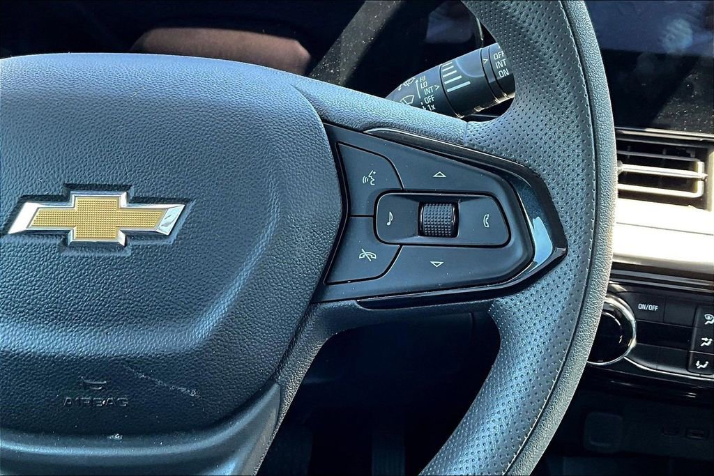 Used 2025 Chevrolet Trax LT FWD image 11